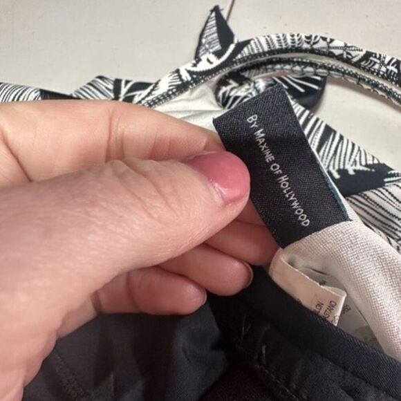 Azul by Maxine Of Hollywood Women's Skirted‎ Swim Dress One Piece Black White 8 - Picture 13 of 13